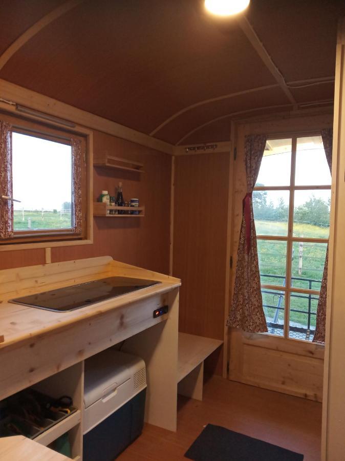 Veritable Roulotte Hippomobile "La Bailleul" Mentheville Zewnętrze zdjęcie